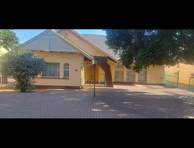 4 BEDROOM HOUSE FOR SALE IN LAMBTON